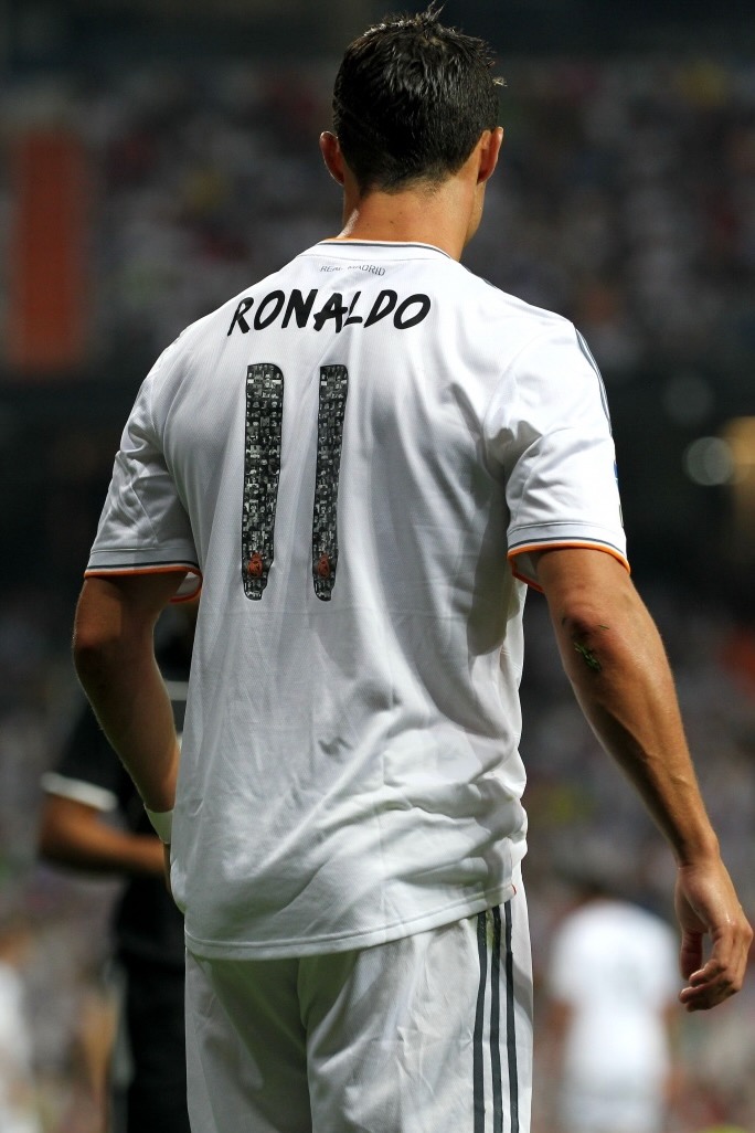 C罗焦点对战，凯恩与80激战皇家马德里分钟，出色发挥胜负难料！全场沸腾不已