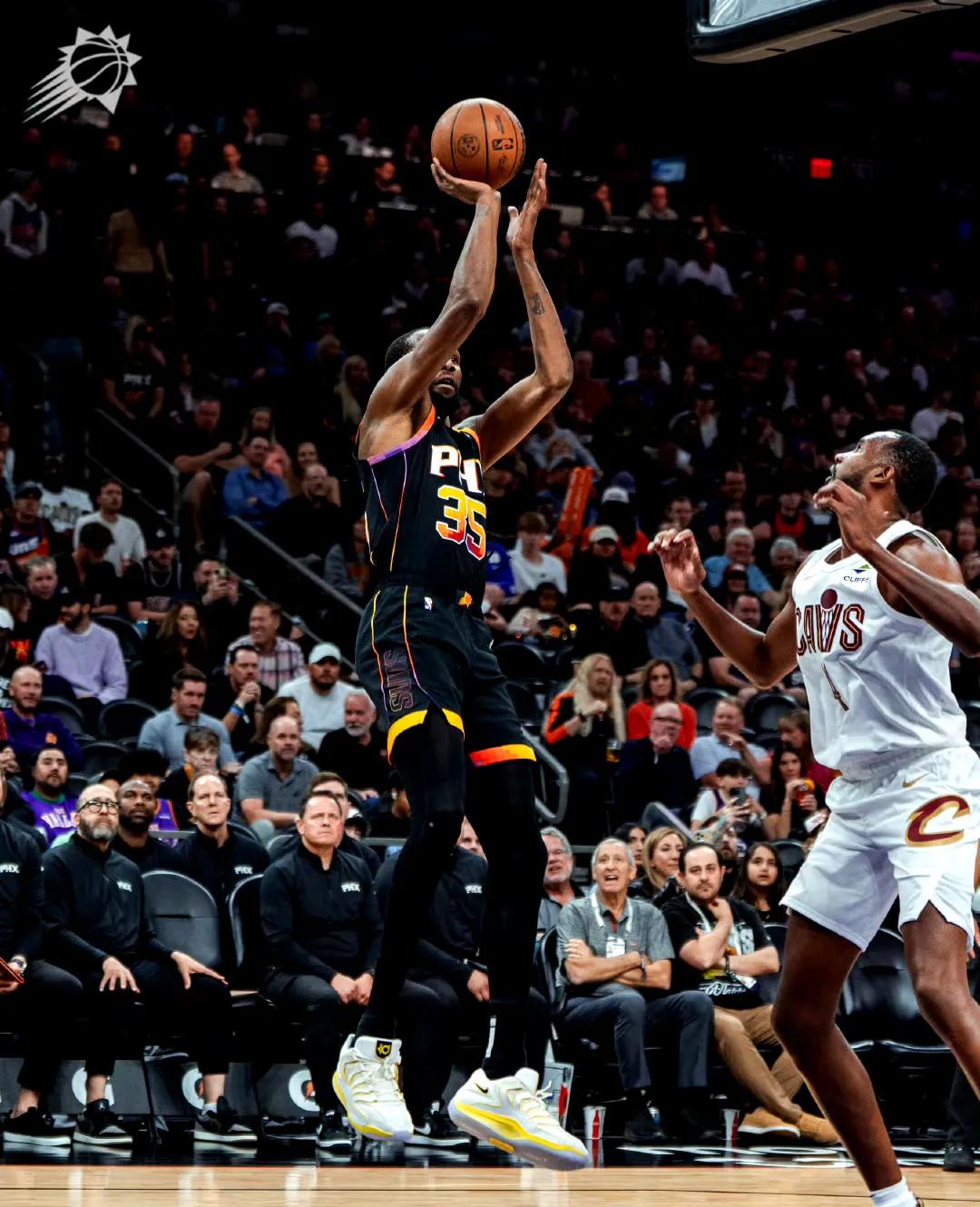 切尔西不断突破！，杜兰特连续十五场比赛得分超过锐不可当上演精彩一战