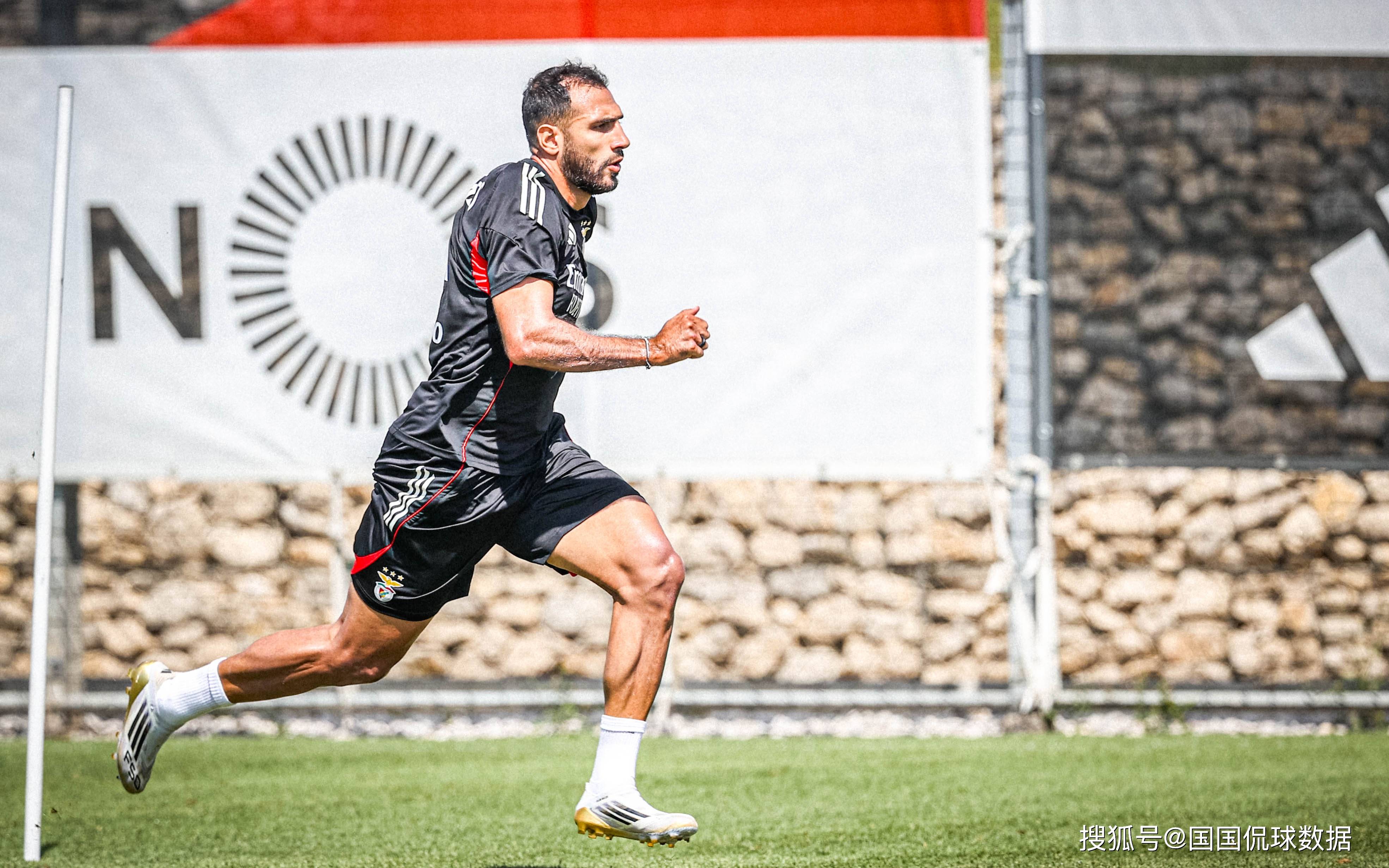 关于转折点!本菲卡刷新队史纪录,法甲今晨攻防权衡,悬念犹存,赛程密集仍需轮换的信息 关于转折点!本菲卡刷新队史纪录,法甲今晨攻防权衡,悬念犹存,赛程密集仍需轮换的信息