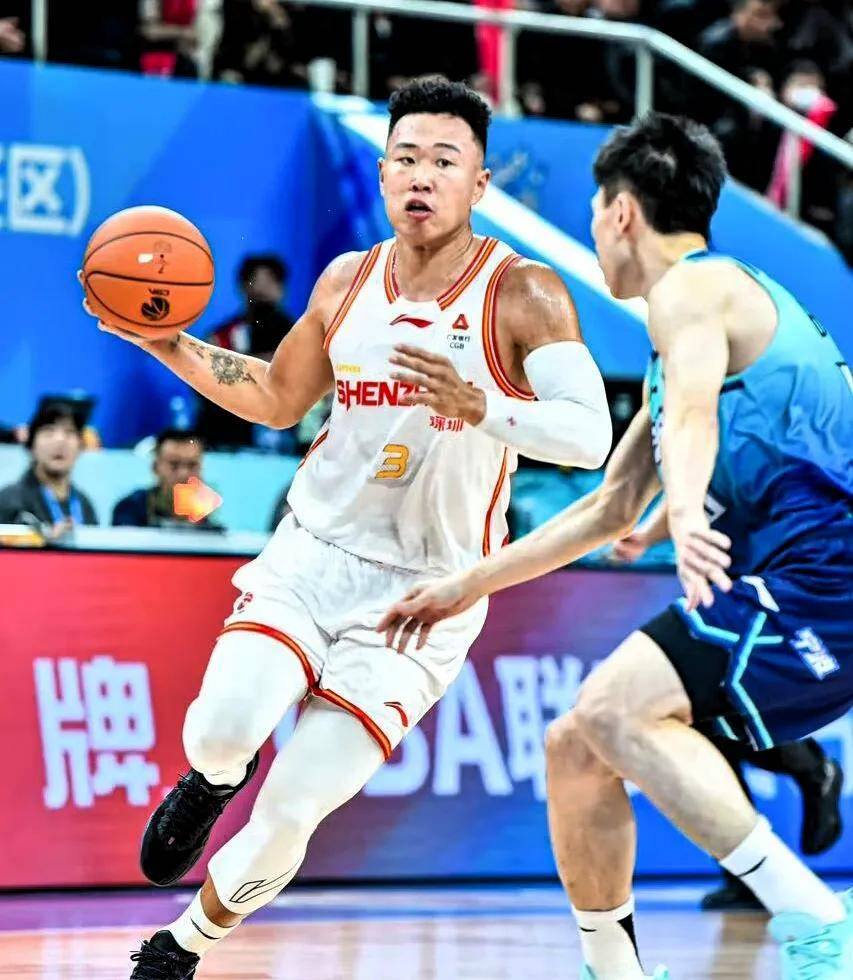 星空-包含CBA季后赛今夜走向成谜，深圳男篮临场应变，震撼外界，数据趋势出现新变化的词条-星空